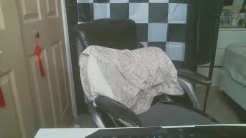 Ezra Naamah online show from 03.06.25