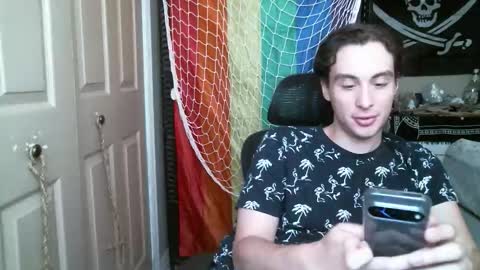 Ezra Naamah online show from 03.12.26