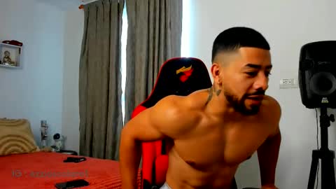 Ezzio Scolaro online show from 11.11.25