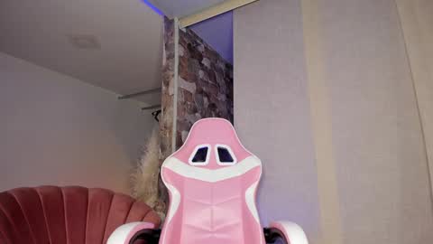 Thianna online show from 12.19.24