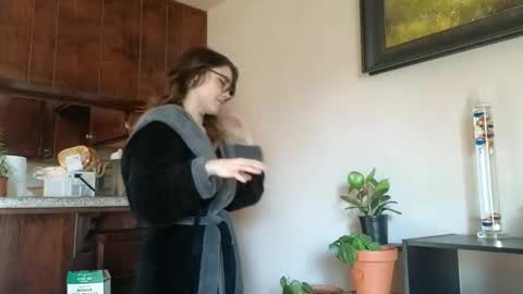 Snapshot of faerienugs chatting on 01.21.25 Faerie 3 online show from 01.21.25