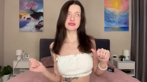 Snapshot of fairy_bloomix chatting on 02.10.25 Bloom online show from 02.10.25