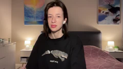 Snapshot of fairy_bloomix chatting on 10.08.25 Bloom online show from 10.08.25