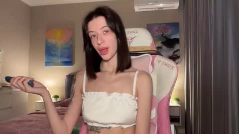 Snapshot of fairy_bloomix chatting on 10.19.25 Bloom online show from 10.19.25