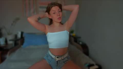 Snapshot of fairy_lele chatting on 02.18.25 fairy_lele online show from 02.18.25