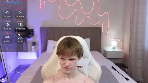 Snapshot of fakeangel87 chatting on 11.12.25 Fakeangel online show from 11.12.25