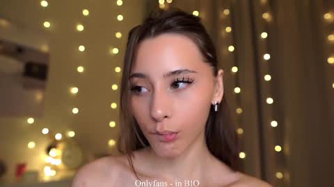 Snapshot of falinecrosthwaite chatting on 12.13.25 Kaori online show from 12.13.25