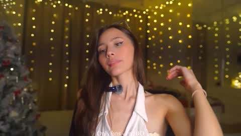 Snapshot of falinecrosthwaite chatting on 12.19.25 Kaori online show from 12.19.25