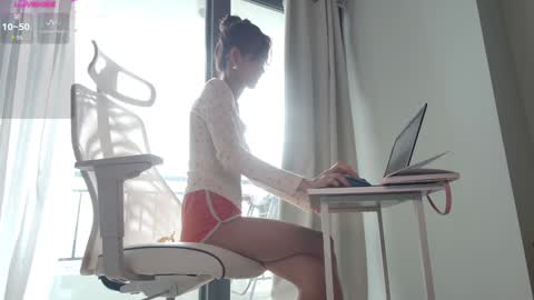 Snapshot of fallen_virtue chatting on 02.04.25 Miya online show from 02.04.25