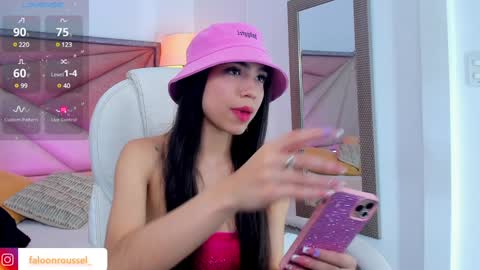 Snapshot of faloonroussel chatting on 01.07.25 Faloon online show from 01.07.25