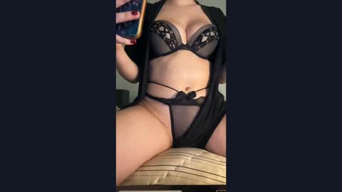 Snapshot of fancy_girl2424 chatting on 01.15.25 fancy_girl2424 online show from 01.15.25