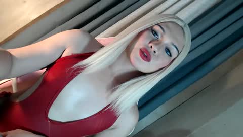 DANIELLA - DONT FORGET TO GIVE ME A THUMBSU UP online show from 12.18.25