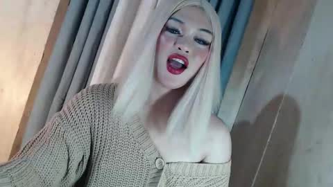 DANIELLA - DONT FORGET TO GIVE ME A THUMBSU UP online show from 05.13.26