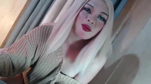 DANIELLA - DONT FORGET TO GIVE ME A THUMBSU UP online show from 05.25.26