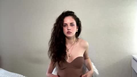 Mia online show from 06.09.26