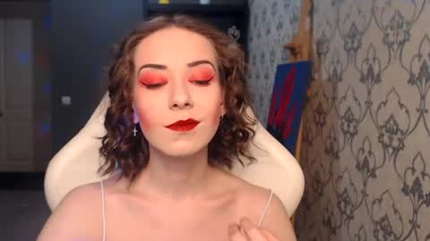 Snapshot of fascinating___eyes chatting on 06.18.26 Fascinating Eyes online show from 06.18.26