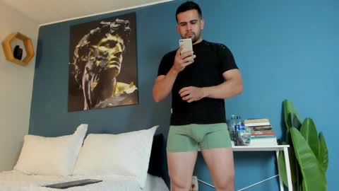 Snapshot of fatdick_1 chatting on 12.21.24 M A T T E O online show from 12.21.24