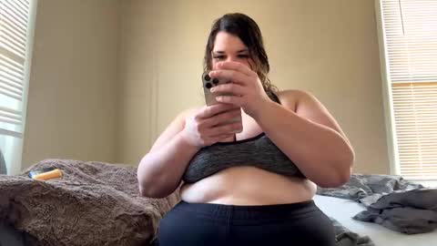 Snapshot of fee_the_queen chatting on 11.06.25 Fee online show from 11.06.25