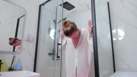 Daniela online show from 10.28.25