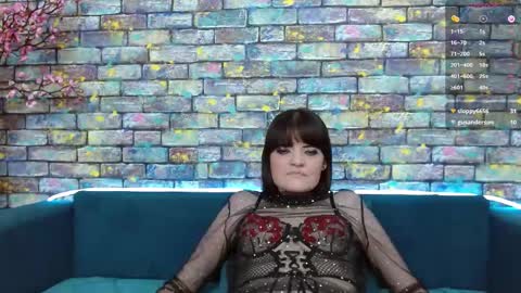 Laura online show from 12.12.24