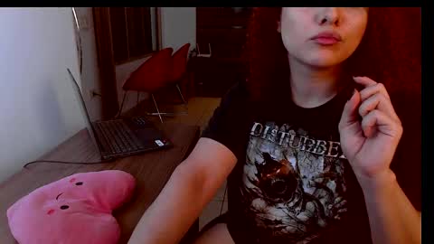 Snapshot of feet_diane chatting on 12.16.25 Diane New profile online show from 12.16.25