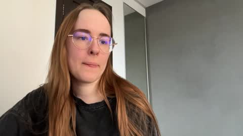 Snapshot of feleciacockrell chatting on 04.16.26 Mary online show from 04.16.26