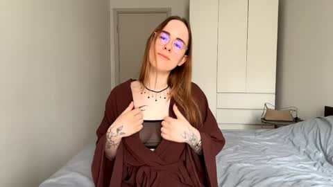 Snapshot of feleciacockrell chatting on 04.18.26 Mary online show from 04.18.26