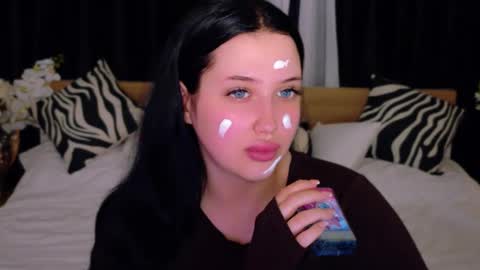 Snapshot of felicia_herceg chatting on 11.23.25 Felicia Herceg online show from 11.23.25