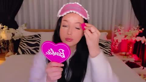 Snapshot of felicia_herceg chatting on 11.28.25 Felicia Herceg online show from 11.28.25