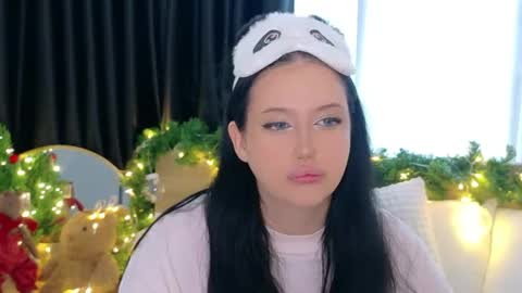 Snapshot of felicia_herceg chatting on 12.13.25 Felicia Herceg online show from 12.13.25