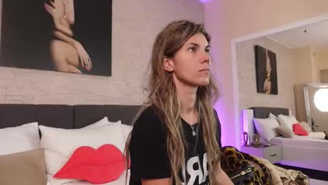 Snapshot of feliciakrige chatting on 11.04.25 FeliciaKrige online show from 11.04.25