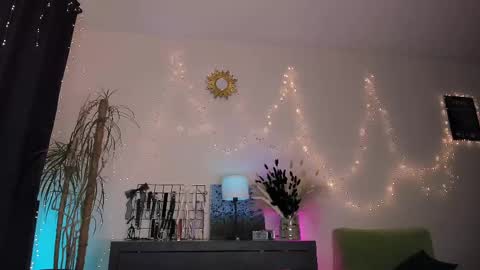 Snapshot of feliciaxtc chatting on 02.19.25 Fely online show from 02.19.25