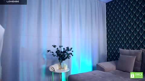 Hello im Nova online show from 09.25.25