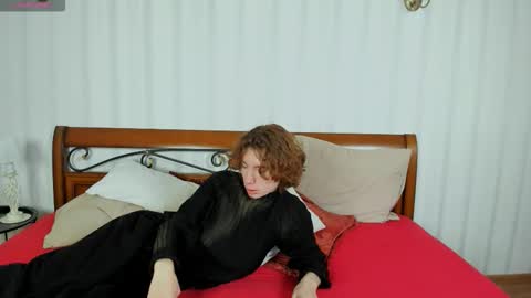 Snapshot of felixorange_ chatting on 10.24.25 Felix online show from 10.24.25