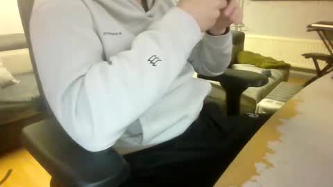 Snapshot of fem_alice_louis_dom chatting on 12.21.24 fem_alice_louis_dom online show from 12.21.24