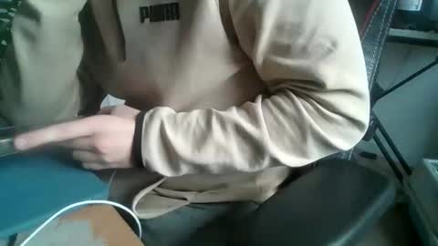 Snapshot of fem_alice_louis_dom chatting on 10.08.25 fem_alice_louis_dom online show from 10.08.25