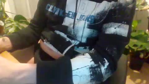 Snapshot of fem_alice_louis_dom chatting on 10.19.25 fem_alice_louis_dom online show from 10.19.25