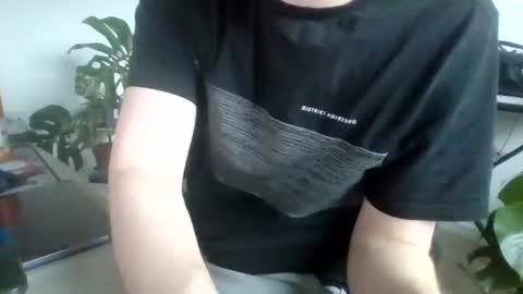 Snapshot of fem_alice_louis_dom chatting on 10.23.25 fem_alice_louis_dom online show from 10.23.25