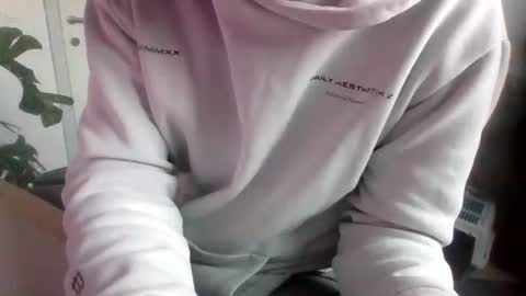 Snapshot of fem_alice_louis_dom chatting on 12.04.25 fem_alice_louis_dom online show from 12.04.25