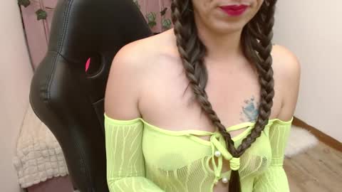 Alejandra online show from 02.05.25