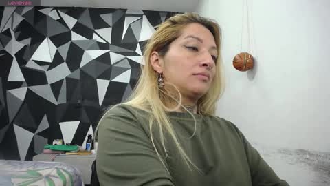 Snapshot of fenix_purple chatting on 12.17.25 FENIX online show from 12.17.25