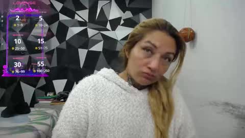 Snapshot of fenix_purple chatting on 12.21.25 FENIX online show from 12.21.25