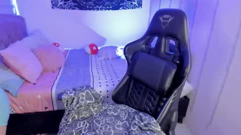 Fernanda Diaz online show from 02.04.25