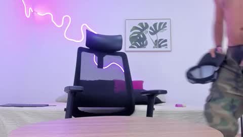 Snapshot of ferpaisa2024 chatting on 10.23.25 insta ferxx1210 Fercho online show from 10.23.25