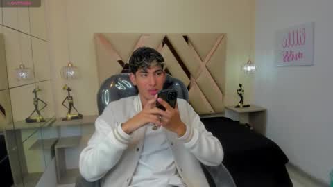 FER PHOENIX online show from 10.17.25