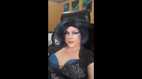 Snapshot of ferricslut chatting on 12.16.25 Selenaironside online show from 12.16.25