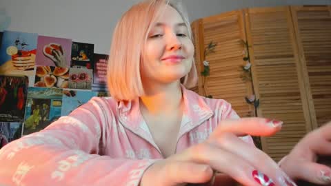 Snapshot of fetishrey chatting on 12.03.24 Rey online show from 12.03.24