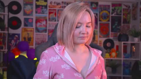 Snapshot of fetishrey chatting on 12.07.24 Rey online show from 12.07.24