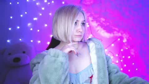 Snapshot of fetishrey chatting on 12.14.24 Rey online show from 12.14.24