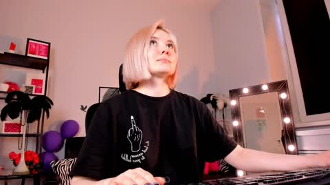 Snapshot of fetishrey chatting on 01.18.25 Rey online show from 01.18.25